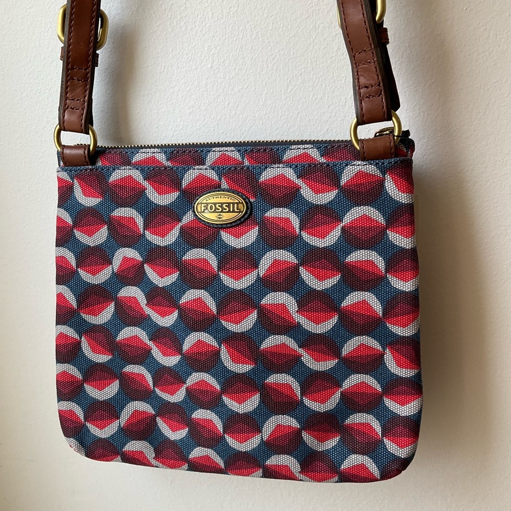 NWT Fossil Explorer Red Blue Crossbody Bag with Retro Wave Design - Picture 5 of 8